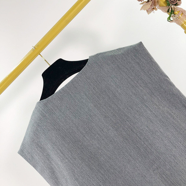 Γυναικείο κομψό  γιλέκο με τσέπες σε γκι χρώμα