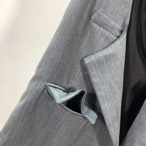 Γυναικείο κομψό  γιλέκο με τσέπες σε γκι χρώμα