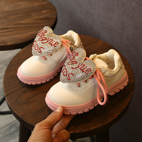 Модерни детски обувки в два цвята с 3D елемент