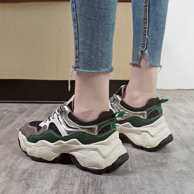 Γυναικεία αθλητικά παπούτσια με κορδόνια σε δύο χρώματα