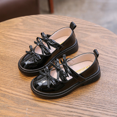 Μοντέρνα παιδικά παούτσια  για κορίτσια - σε μαύρο και άσπρο χρώμα