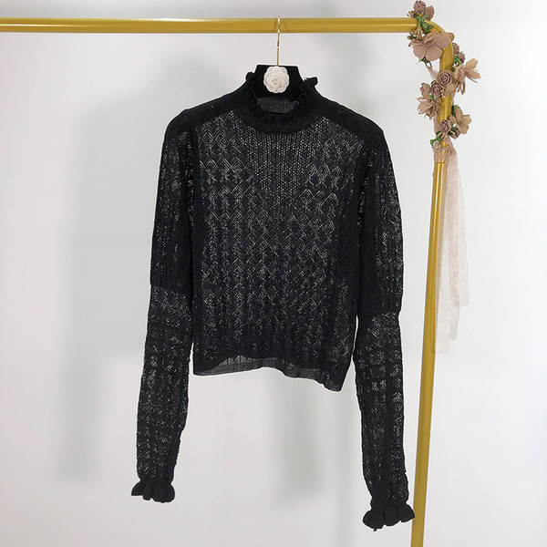 Γυναικείο πουλόβερ πλεκτό και  λεπτό σε λευκό και μαύρο χρώμα