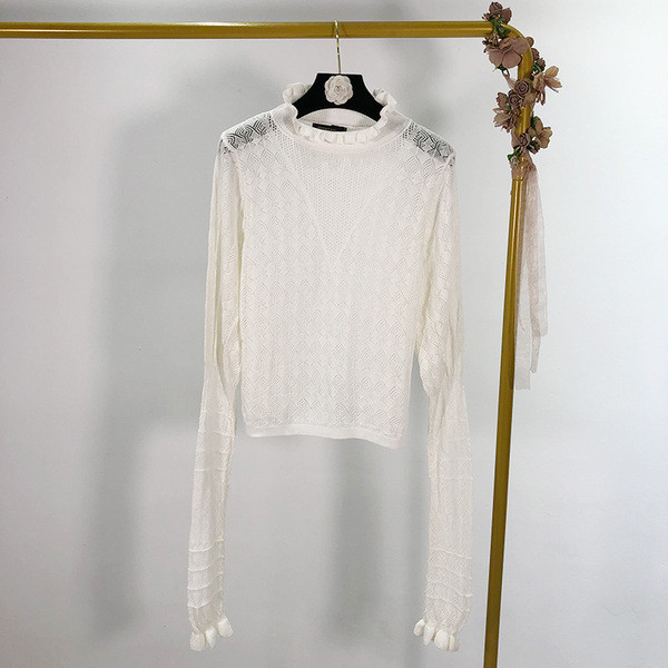 Γυναικείο πουλόβερ πλεκτό και  λεπτό σε λευκό και μαύρο χρώμα