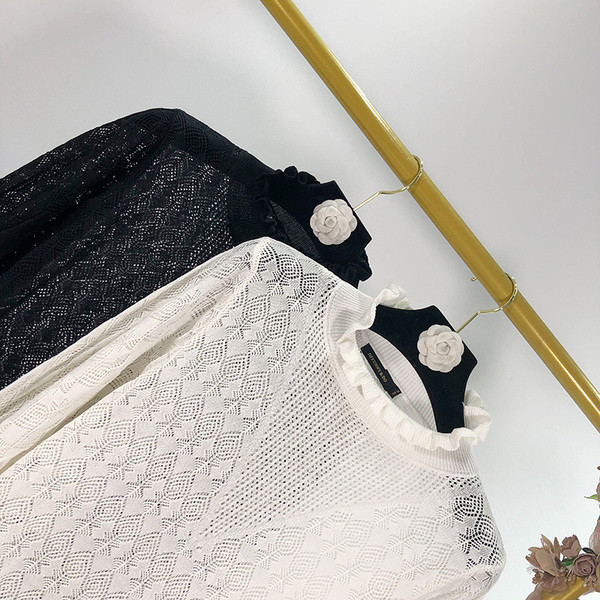 Γυναικείο πουλόβερ πλεκτό και  λεπτό σε λευκό και μαύρο χρώμα