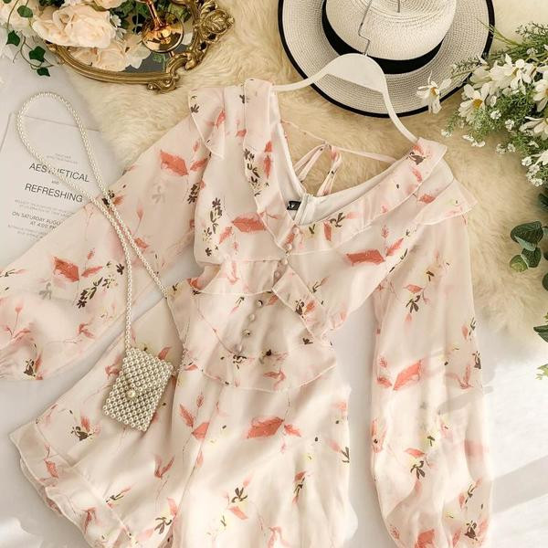 Μοντέρνες γυναικείες ολόσωμες φόρμες με μακρύ μανίκι σε ανοιχτό χρώμα