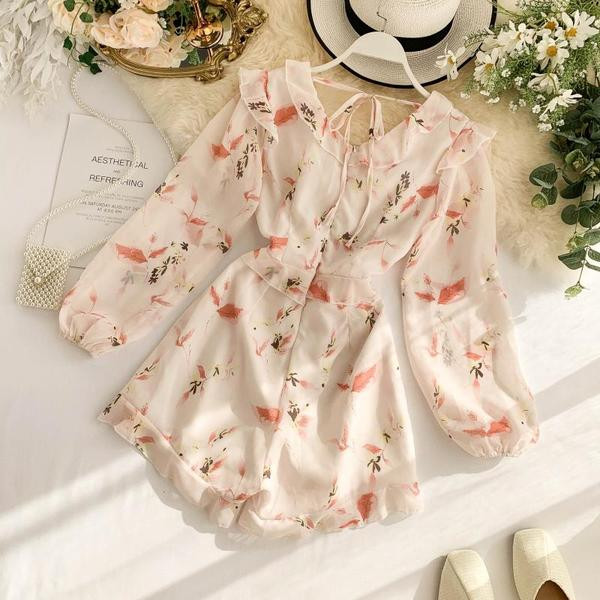 Μοντέρνες γυναικείες ολόσωμες φόρμες με μακρύ μανίκι σε ανοιχτό χρώμα