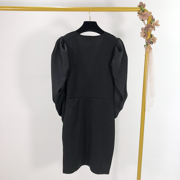 Γυναικείο φόρεμα με λαιμό V και μακρύ μανίκι σε μαύρο χρώμα