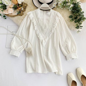 Κομψή γυναικεία μπλούζα μοντέλο σε λευκό και μαύρο χρώμα