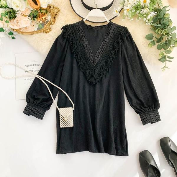 Κομψή γυναικεία μπλούζα μοντέλο σε λευκό και μαύρο χρώμα