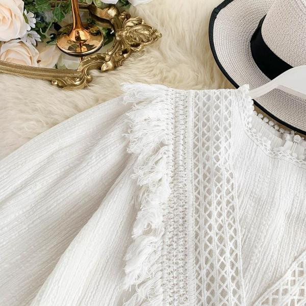 Κομψή γυναικεία μπλούζα μοντέλο σε λευκό και μαύρο χρώμα