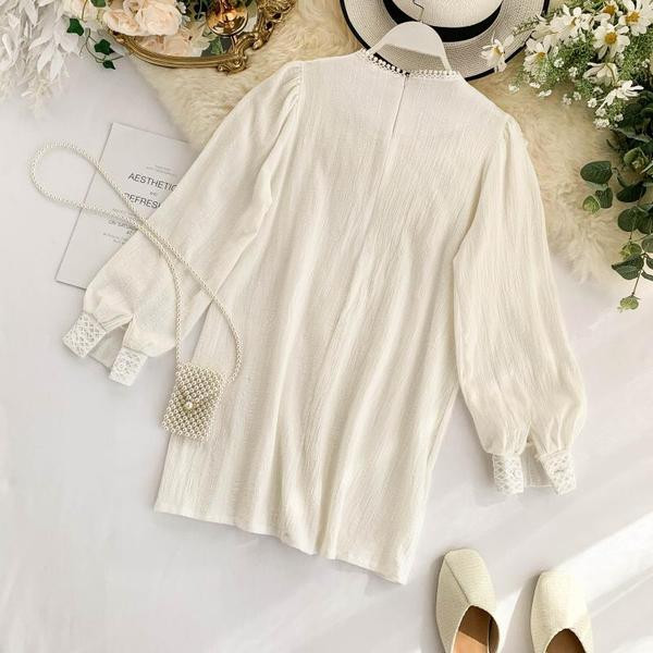 Κομψή γυναικεία μπλούζα μοντέλο σε λευκό και μαύρο χρώμα