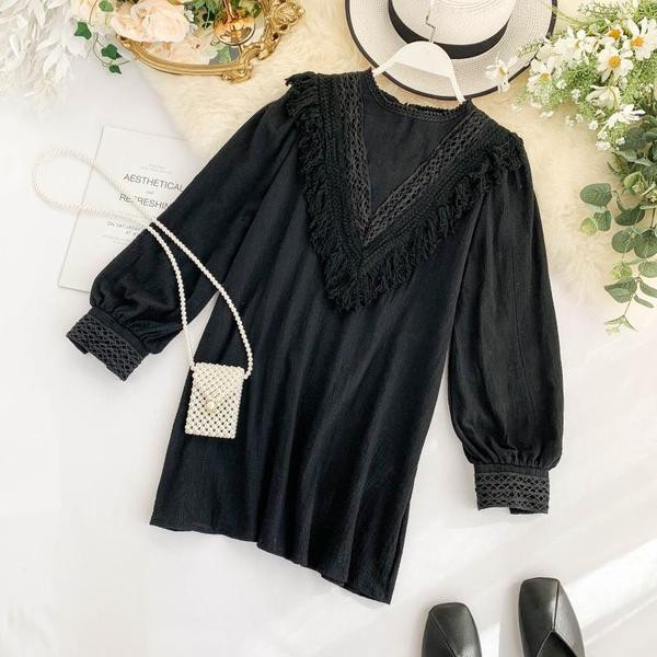 Κομψή γυναικεία μπλούζα μοντέλο σε λευκό και μαύρο χρώμα