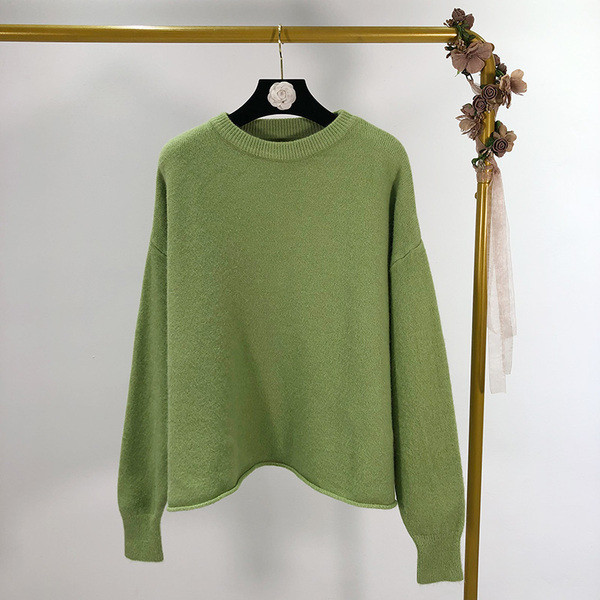 Γυναικείο πουλόβερ με ωοειδές λαιμόκοψη  μοντέλο με μακρύ μανίκι