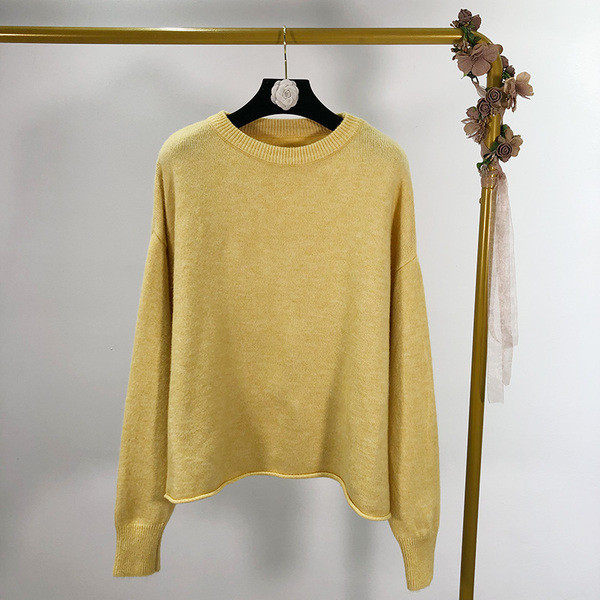 Γυναικείο πουλόβερ με ωοειδές λαιμόκοψη  μοντέλο με μακρύ μανίκι