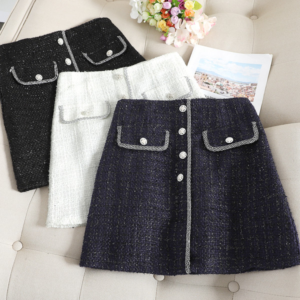 Stílusos női szoknya gombokkal, három színben