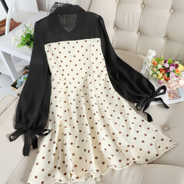 Pöttyös női ruha hosszú ujjú fekete-fehér színben