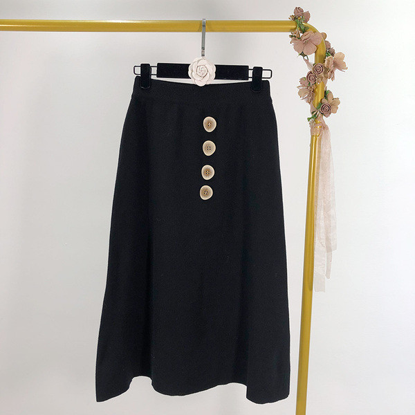 Fusta de dama lunga din tricotat subtire cu nasturi si talie elastica