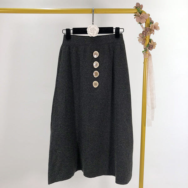 Fusta de dama lunga din tricotat subtire cu nasturi si talie elastica