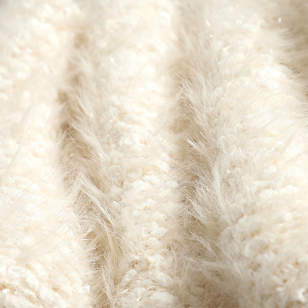 Vestă de puf de damă cu decolteu în V și nasturi în două culori