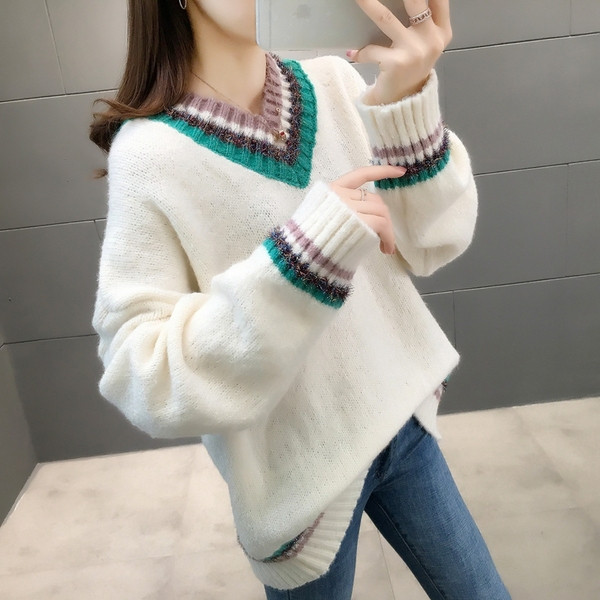 Női téli pulóver - széles modell spitz nyakkivágással, több színben