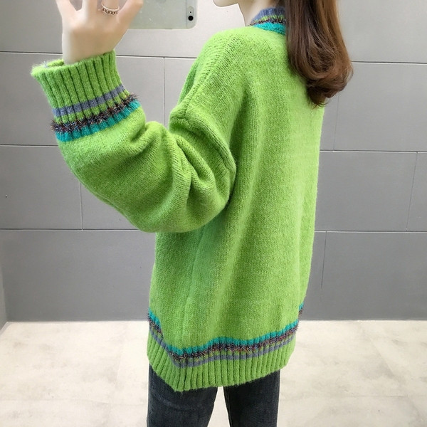 Női téli pulóver - széles modell spitz nyakkivágással, több színben