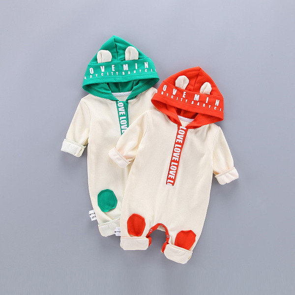 Salopetă modernă pentru copii pentru băieți cu glugă în alb