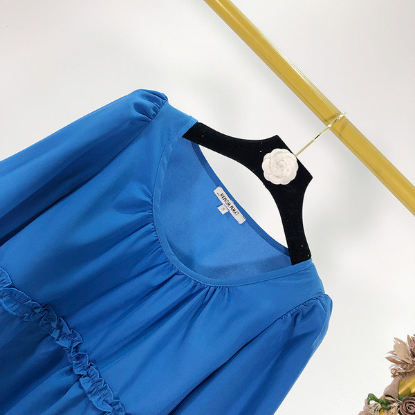 Γυναικεία casual μπλούζα με ωοειδές ντεκολτέ και μανίκια 3/4 σε μπλε χρώμα