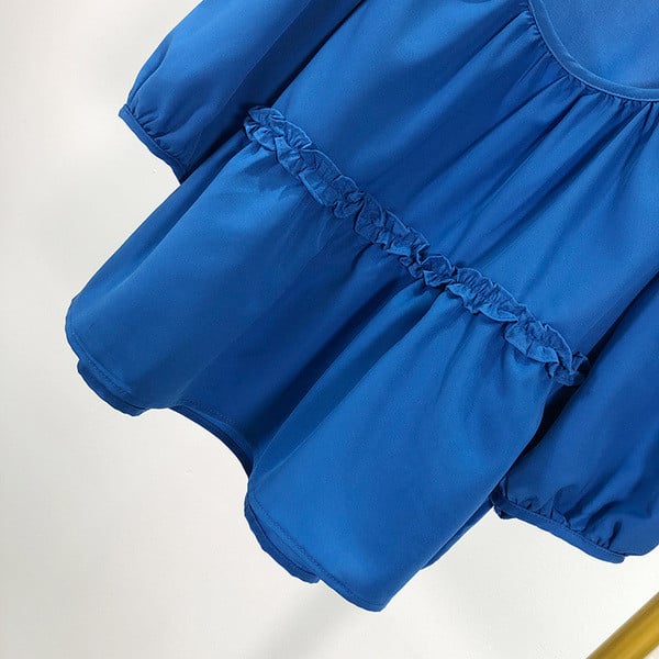 Γυναικεία casual μπλούζα με ωοειδές ντεκολτέ και μανίκια 3/4 σε μπλε χρώμα