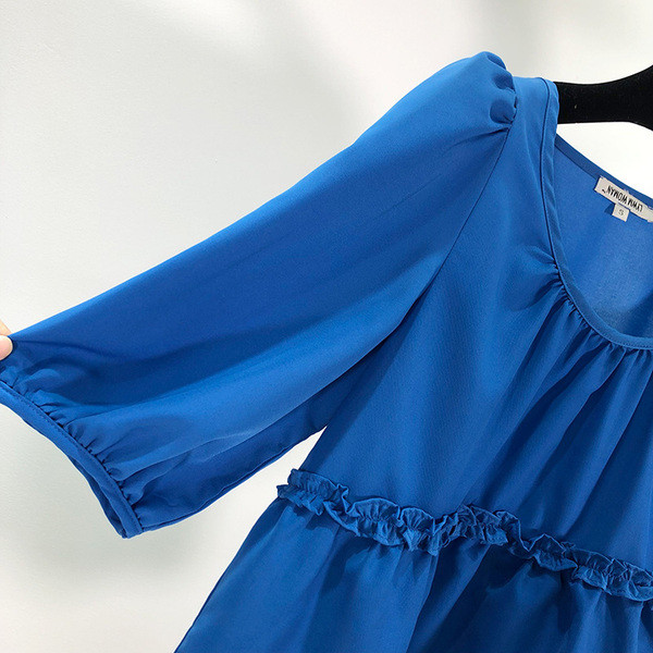 Γυναικεία casual μπλούζα με ωοειδές ντεκολτέ και μανίκια 3/4 σε μπλε χρώμα