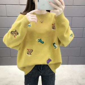 Aktuális női téli pulóver fehér, zöld, sárga és narancssárga hímzéssel