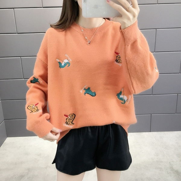 Aktuális női téli pulóver fehér, zöld, sárga és narancssárga hímzéssel