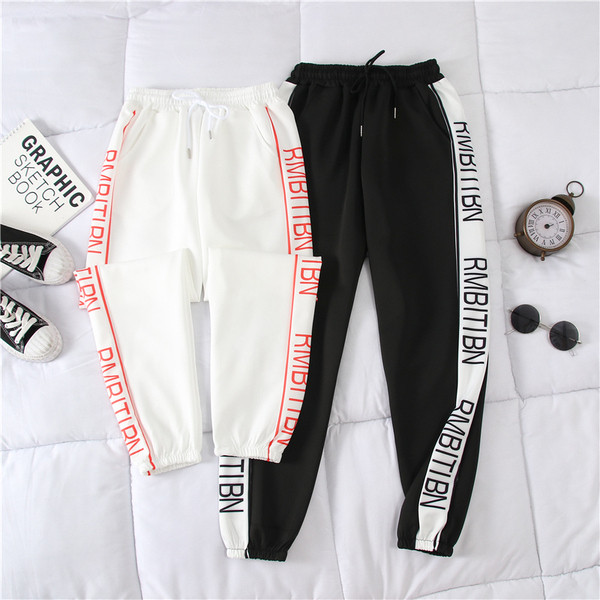 Γυναικεία παντελόνια σε δύο χρώματα με επιγραφές και κεντήματα