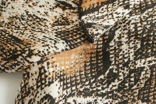 Cămașă de damă de ultimă generație cu șireturi și model animal