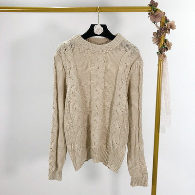 Πουλόβερ με ωοειδές ντεκολτέ σε τρία χρώματα