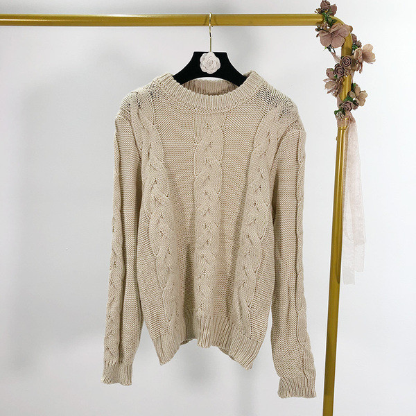 Πουλόβερ με ωοειδές ντεκολτέ σε τρία χρώματα