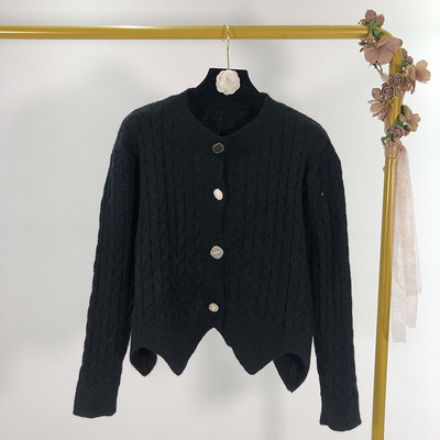 Cardigan dama cu nasturi diferiti in alb si negru