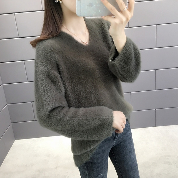 Γυναικεία χειμερινό  πουλόβερ με λαιμόκοψη σε διάφορα χρώματα