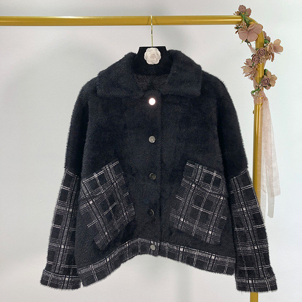 Geaca de dama primavara-toamna cu nasturi in alb si negru