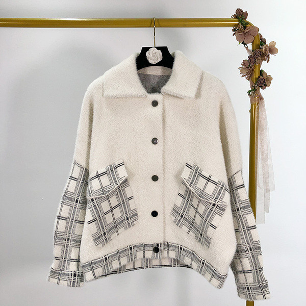 Geaca de dama primavara-toamna cu nasturi in alb si negru