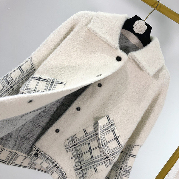 Geaca de dama primavara-toamna cu nasturi in alb si negru