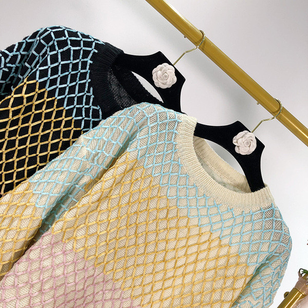 Μοντέρνο πλεκτό γυναικείο πουλόβερ 