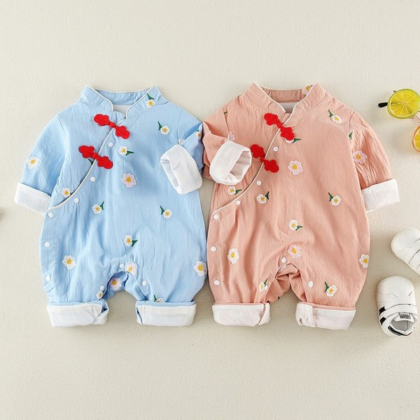 Salopete actuale pentru bebelusi pentru baieti si fete cu motive florale