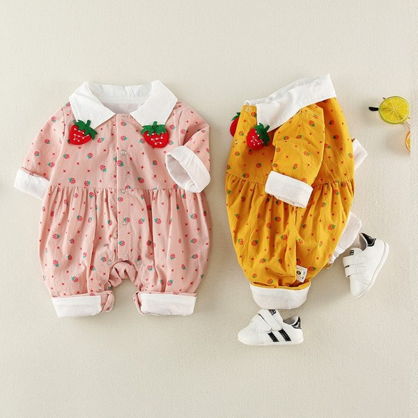 Βρεφική ολόσωμη φόρμα για κορίτσια με κλασικό γιακά και μοτίβο σε δύο χρώματα