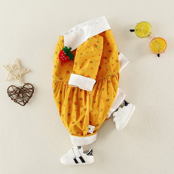 Βρεφική ολόσωμη φόρμα για κορίτσια με κλασικό γιακά και μοτίβο σε δύο χρώματα