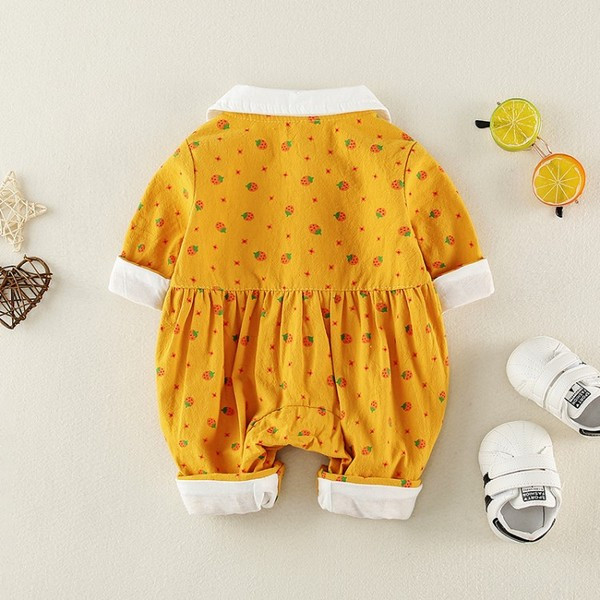 Βρεφική ολόσωμη φόρμα για κορίτσια με κλασικό γιακά και μοτίβο σε δύο χρώματα