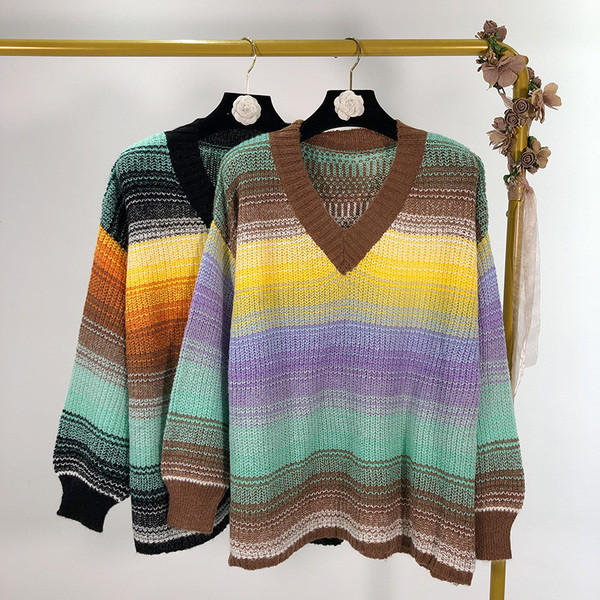 Női pulóver spitz nyakkivágással és lefolyó színekkel - két színben