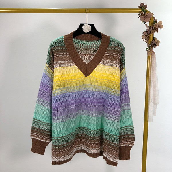 Női pulóver spitz nyakkivágással és lefolyó színekkel - két színben