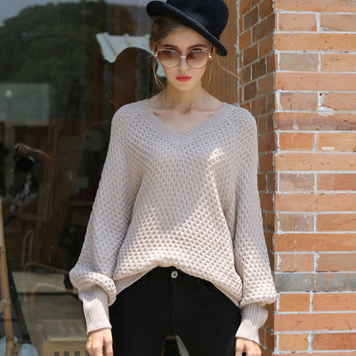 Μοντέρνο γυναικείο πουλόβερ  με V-neck σε μπεζ χρώμα