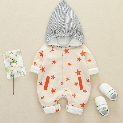 Σύγχρονη Βρεφική ολόσωμη φόρμα  με κουκούλα και τύπωμα σε κόκκινο και λευκό χρώμα