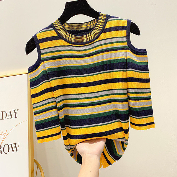 Csíkos női pulóver csupasz váll és 3/4 ujjú